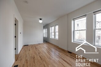 3051 W Medill Ave, Unit 2B in Chicago, IL - Building Photo - Building Photo