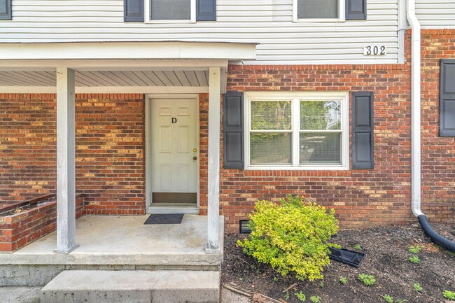 302 Wakefield Rd