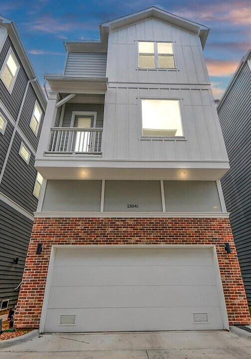 1304 W 24th St in Houston, TX - Building Photo