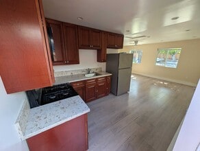 6534 Peterson Ave in Los Angeles, CA - Foto de edificio - Building Photo
