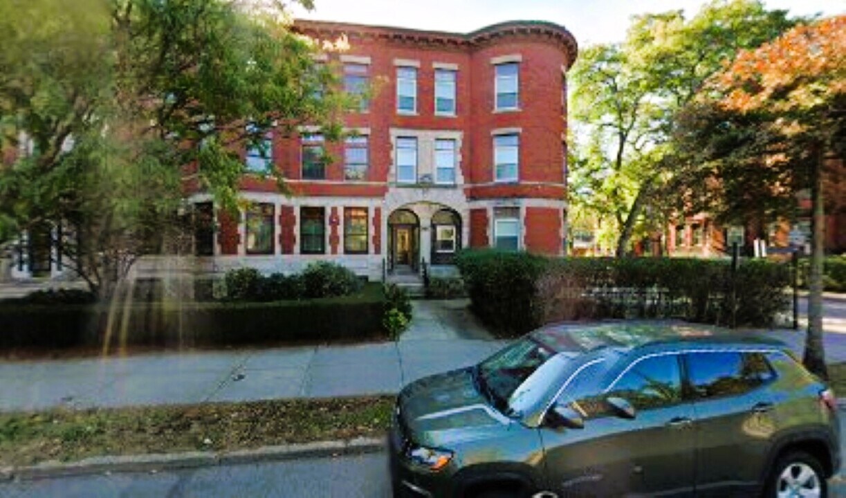 1891 Beacon St, Unit 3 in Brookline, MA - Building Photo
