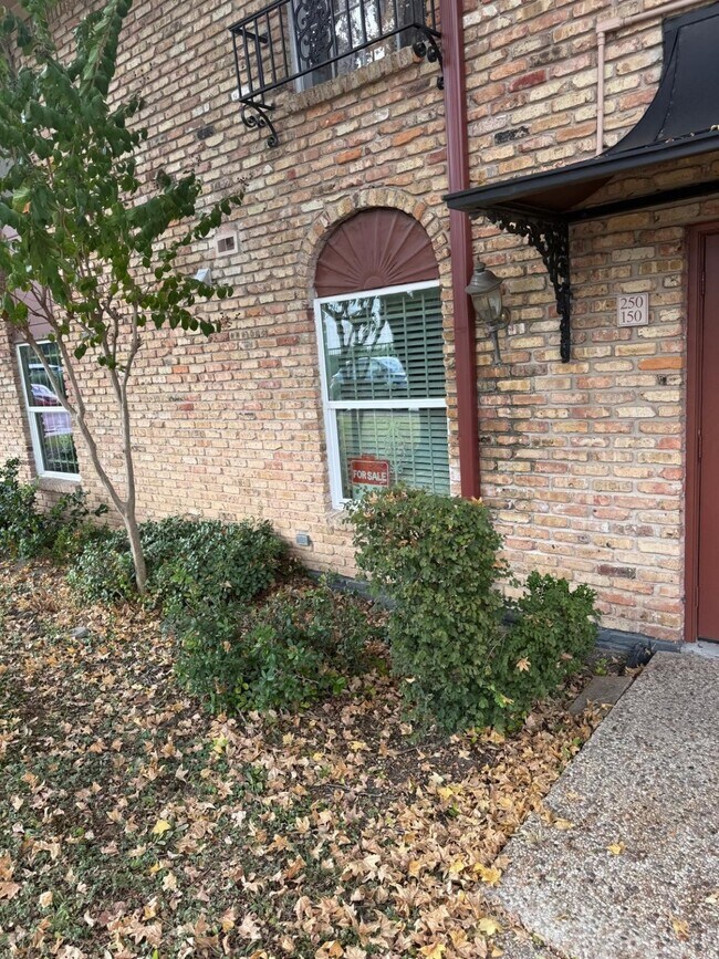 property at 7600 Burgoyne Rd