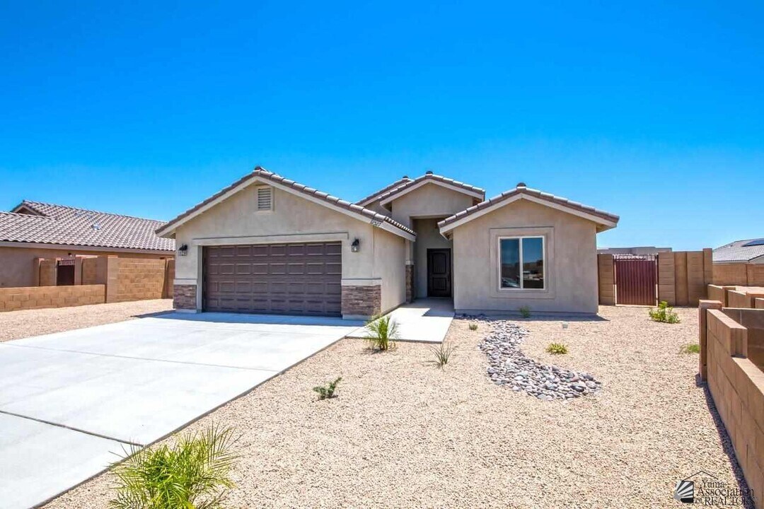12527 E 49th Dr in Yuma, AZ - Building Photo
