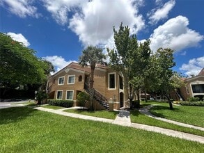 8020 N Nob Hill Rd in Tamarac, FL - Building Photo - Building Photo