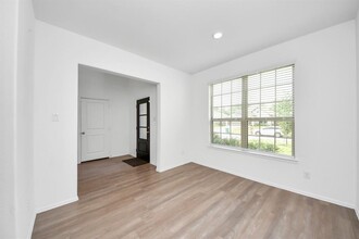 24063 Hawthorn Lks Dr in Roman Forest, TX - Building Photo - Building Photo