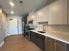 10 Central St, Unit T in Somerville, MA - Building Photo - Building Photo