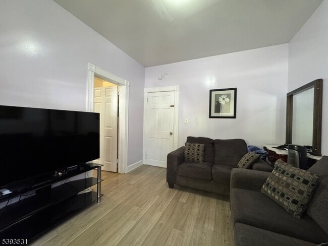 712 E 27th St in Paterson, NJ - Building Photo - Building Photo
