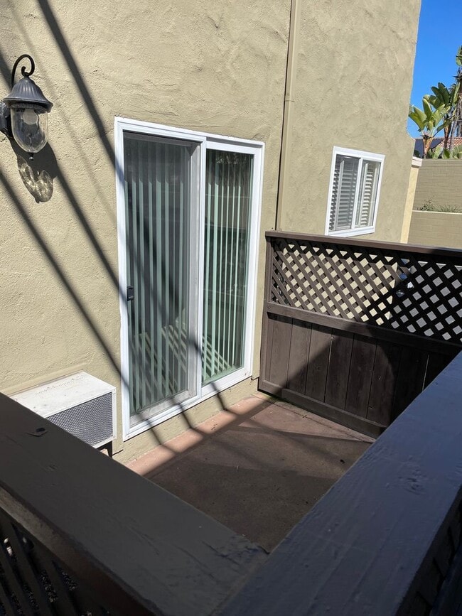 6750 Beadnell Way in San Diego, CA - Building Photo - Building Photo