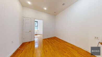 214 E 10th St in New York, NY - Building Photo - Building Photo