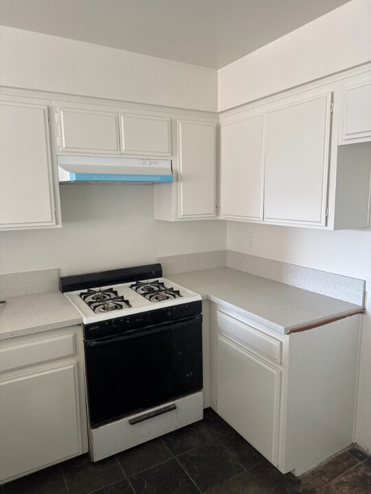 430 W 8th St in Los Angeles, CA - Building Photo