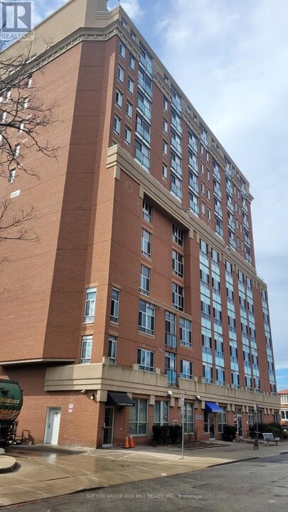 15-215 Maplewood Ave in Toronto, ON - Building Photo