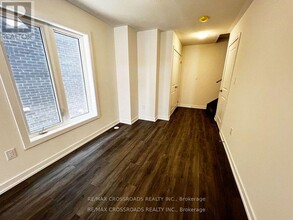 18 Riley Reed Ln in Richmond Hill, ON - Building Photo - Building Photo