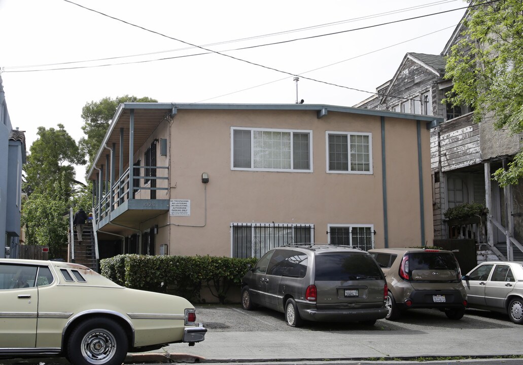 1926 Alcatraz Ave in Berkeley, CA - Foto de edificio