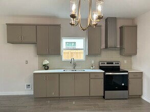 1411 Los Estribos Dr in Laredo, TX - Building Photo - Building Photo