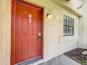 10288 Turkey Lake Rd in Orlando, FL - Building Photo - Building Photo