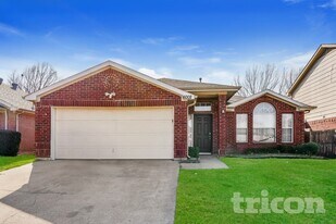 6002 Flyers Ln in Arlington, TX - Building Photo