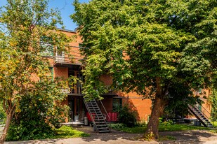 725 Desnoyers Rue in Montréal, QC - Building Photo