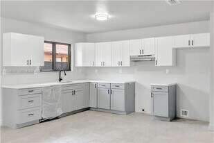 2420 NW 6th Ct in Pompano Beach, FL - Building Photo