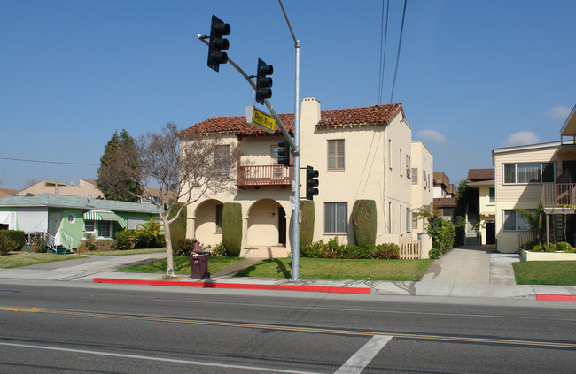 711 E Chevy Chase Dr in Glendale, CA - Building Photo - Building Photo