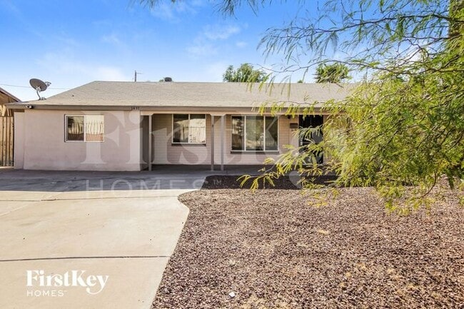 3437 E Holly St in Phoenix, AZ - Foto de edificio - Building Photo