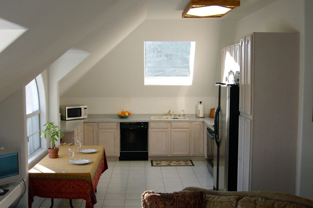 17717 Tulsa St in Los Angeles, CA - Building Photo