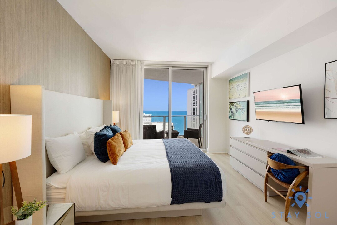 4111 S Ocean Dr in Hollywood, FL - Building Photo