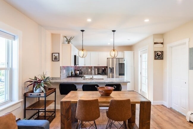 property at 5 Everett Ct