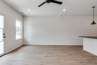 637 W 2nd St in Edmond, OK - Building Photo - Building Photo