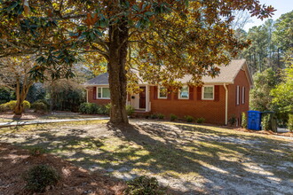 2523 Mirror Lake Dr in Fayetteville, NC - Building Photo - Building Photo