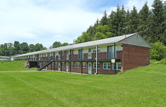 Creekwood Apartments in Ithaca, NY - Foto de edificio - Building Photo