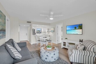 580 Neapolitan Way in Naples, FL - Building Photo - Building Photo