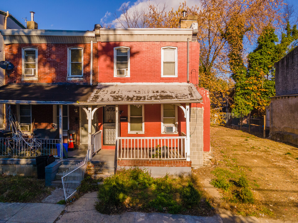 4933 Wakefield St in Philadelphia, PA - Building Photo