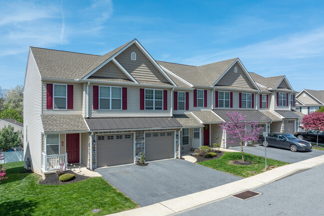 Villa Vista Townhomes in Enola, PA - Building Photo - Primary Photo