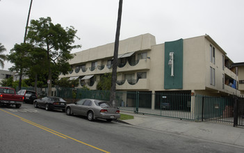 1640 N Hobart Blvd in Los Angeles, CA - Building Photo - Building Photo