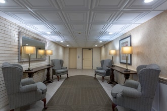 Bayside Village Apartments in Bayside, WI - Foto de edificio - Interior Photo