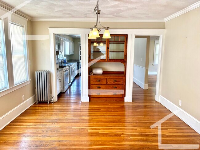 32 Irvington Rd in Somerville, MA - Building Photo - Building Photo