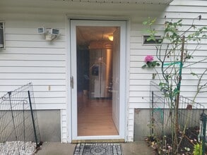 42 Lockwood St, Unit 42 Lockwood Street in West Warwick, RI - Building Photo - Building Photo