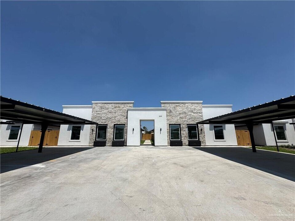 2101 Selena St in Mission, TX - Building Photo