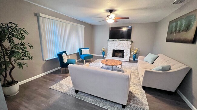 3376 Hartselle Way in Sacramento, CA - Building Photo - Building Photo