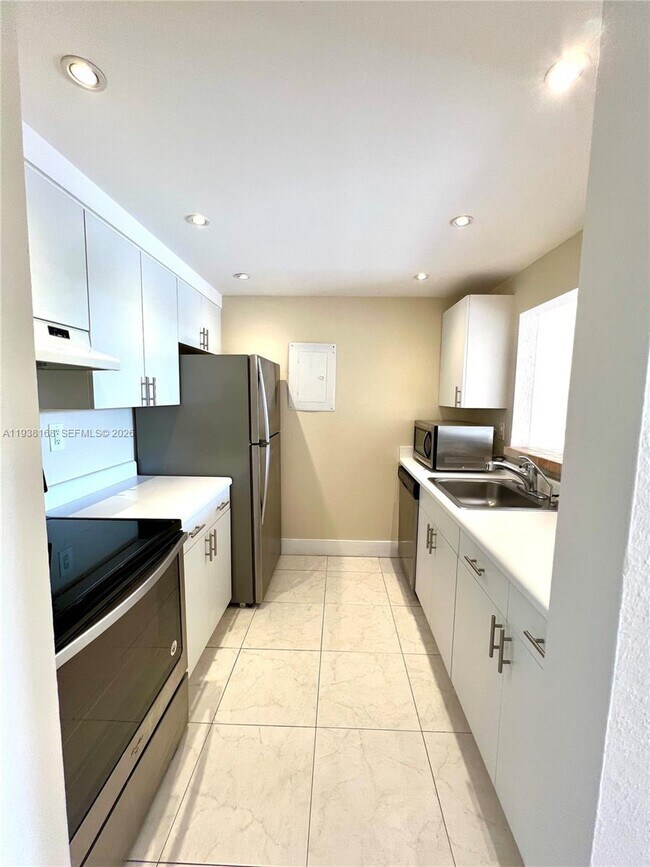 2160 SW 16th Ave in Miami, FL - Building Photo - Building Photo