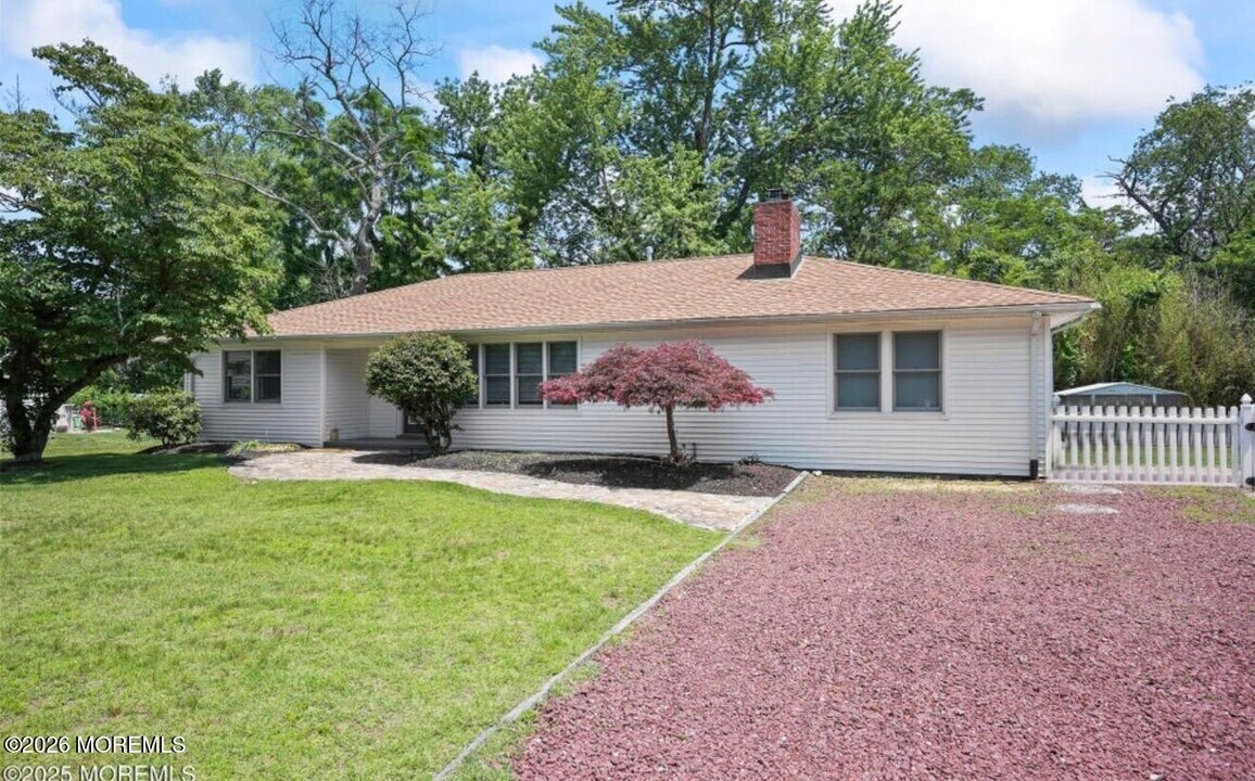 2025 Lesser Pkwy in Ocean Township, NJ - Building Photo