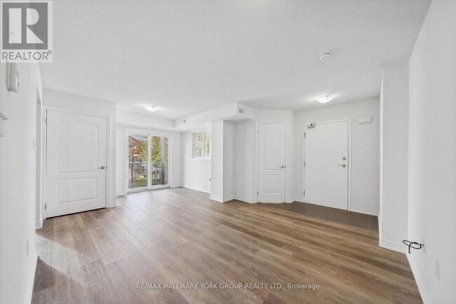 27 Madelaine Dr in Barrie, ON - Building Photo - Building Photo