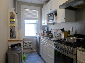 1705 Massachusetts Ave, Unit a in Cambridge, MA - Foto de edificio - Building Photo