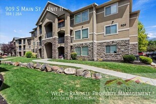 909 S Main St in Layton, UT - Building Photo