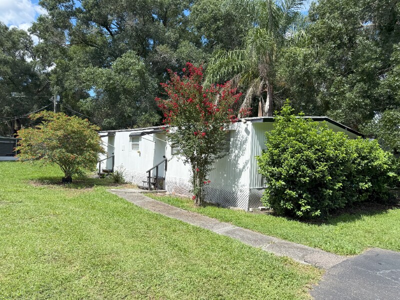 15101 N 15th St in Lutz, FL - Building Photo
