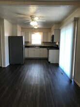 2060 S Wedgewood Ave in Springfield, MO - Building Photo - Building Photo