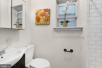 240 W Girard Ave in Philadelphia, PA - Building Photo - Building Photo