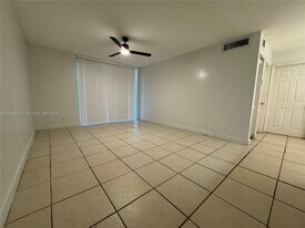 10717 Cleary Blvd in Plantation, FL - Building Photo