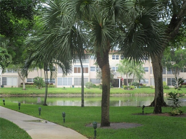 5001 NW 34th St in Lauderdale Lakes, FL - Building Photo - Building Photo