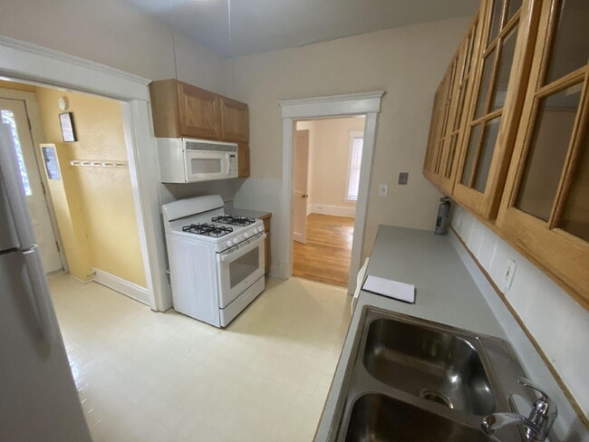 1111 W Franklin Ave in Minneapolis, MN - Building Photo - Building Photo